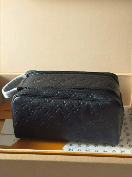 Picture of Louis Vuitton Wallets _SKUfw221244108fw
